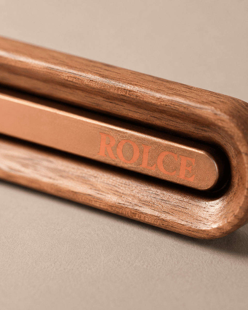 Bois Élégant — Diffuseur De Parfums De Luxe Pour Voiture - ROLCE LUXURY FRAGRANCE